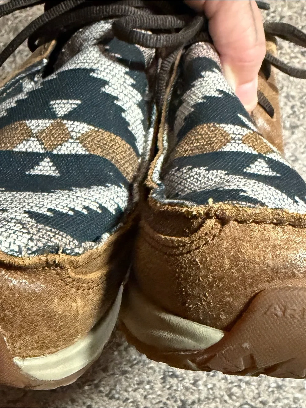 Women’s Ariat Spitfire Chukka Boots. Tan Suede Southwestern Design Size 8.5 EE